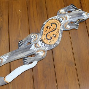 Ahşap Duvara Asmalı Kertenkele Figürü