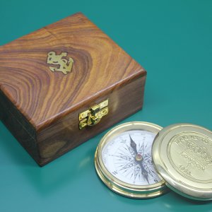 Ahşap Kutulu Pirinç Pusula Model 9