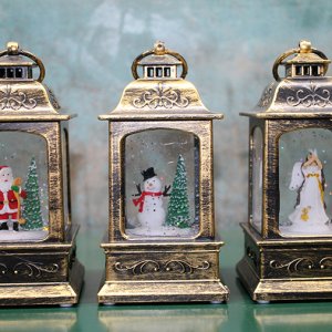 Yılbaşı Temalı Işıklı Müzikli Kar Küresi Model 1